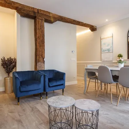 Paseo Del Arenal En El Casco Viejo