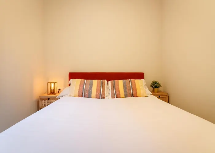 Paseo Del Arenal En El Casco Viejo * Bilbao