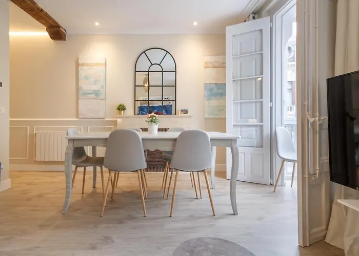 Paseo Del Arenal En El Casco Viejo Апартаменты *