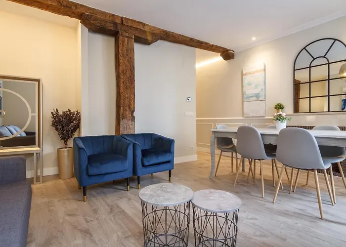 Paseo Del Arenal En El Casco Viejo